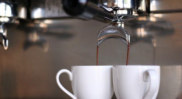 Breville Barista Express vs Pro: Which One to Choose in 2022?