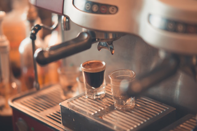 What is a manual espresso machine? All Your Questions Answered