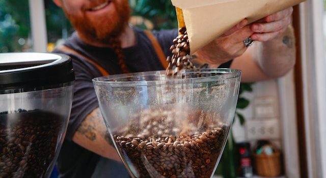 Can you grind coffee beans in a Nutribullet?