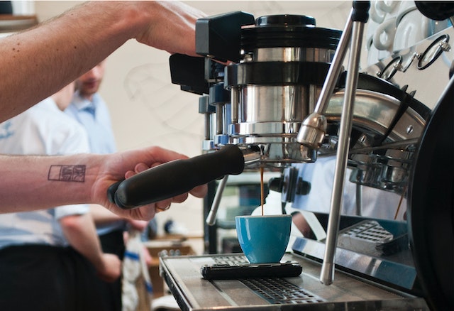 How to descale DeLonghi espresso machine? The Ultimate Beginner's Guide